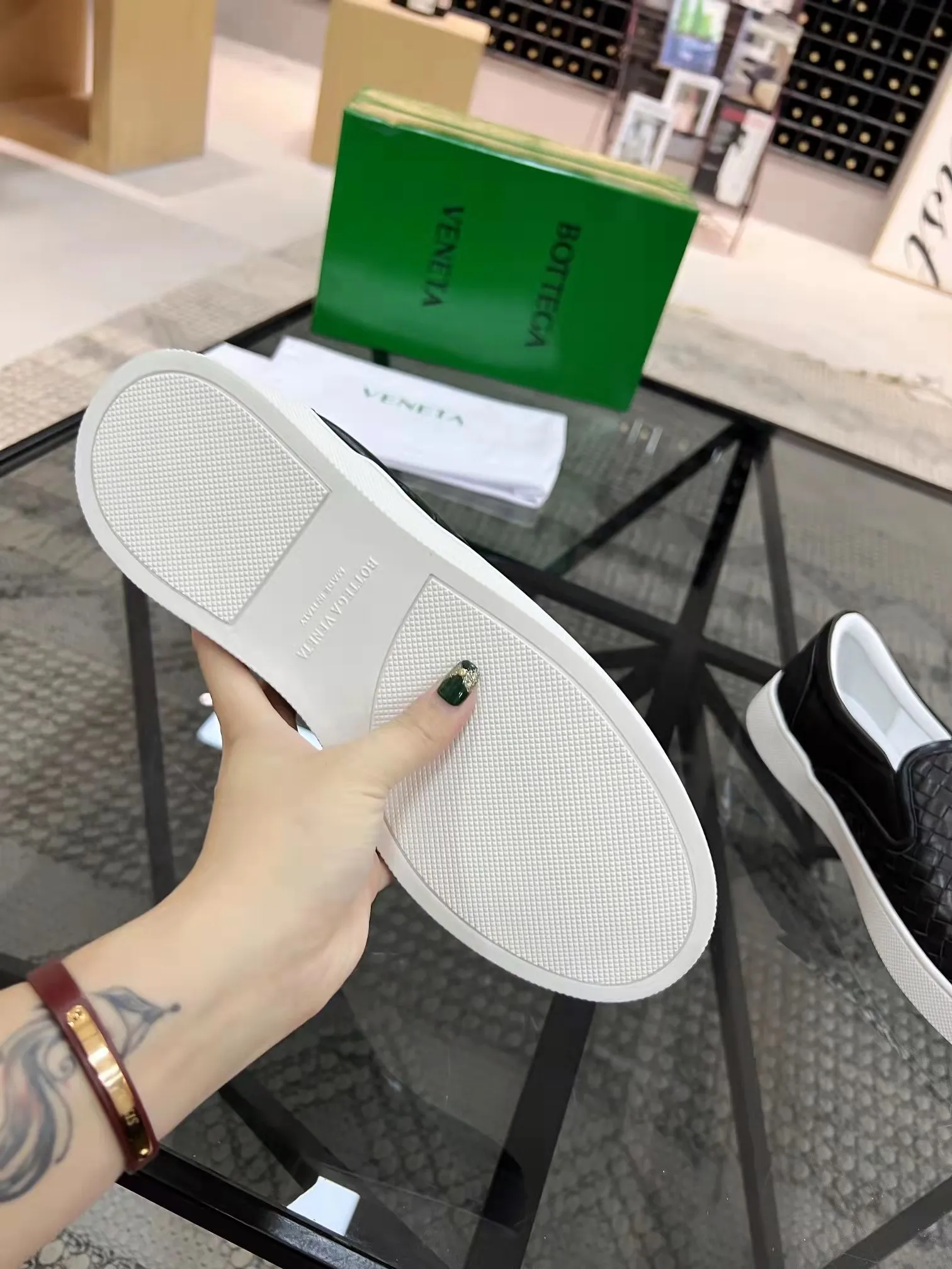 Men's men's shoes 💰420 [New style] 🎍🎍⚠️BOTTEGA VENETA) BV fashionable and casual classic, classic on sale ⬆️⬆️! (High quality) only better than genuine products from counters! Top handcrafted woven decoration [strong]💯💯 Breathable mesh lining plus mixed sheepskin and original latex feet! Genuine rubber anti-slip outsole! ! Super comfortable! Welcome to compare the authentic products at the counter! 38 to 44 (45 can be customized